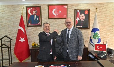 Başkan Ergün, Ahmetli Belediyesini Ziyaret Etti