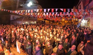 Akhisar Belediye Başkanı Besim Dutlulu, Manisa Büyükşehir Belediye Başkan Adayı Ferdi Zeyrek ile birlikte Dağdere Mahallesi’ni ziyaret etti.