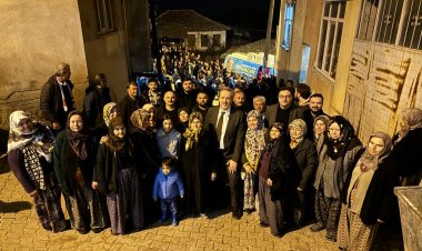 Cumhur İttifak Akhisar Belediye Başkan Adağı Ömer İşçinin Kırsaldaki ziyaretleri Miting havasında geçiyor.