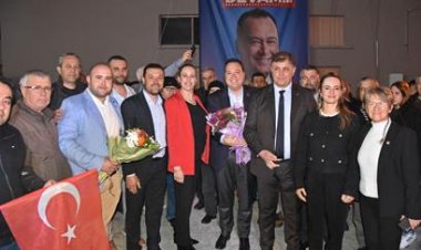 AKHİSAR BELEDİYE BAŞKANI  BESİM DUTLULU VE İZMİR BLD BAŞKAN ADAYI TUGAY KAPAKLI HALKI İLE BULUŞTU