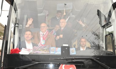 Salihli Cumhur’un Adaylarını Bağrına Bastı