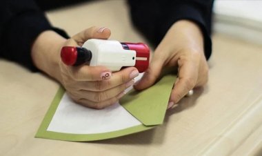 Akhisar'da Siyasiler ve Halk Oyunu Kullandı..