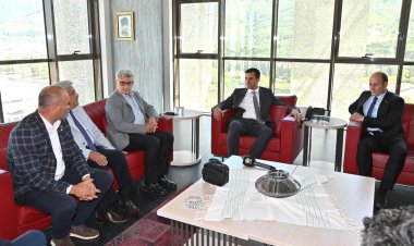 Ahmetli Heyetinden Başkan Ferdi Zeyrek’e Tebrik Ziyareti