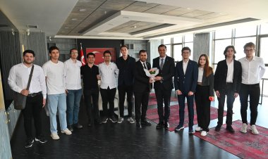 Başkan Ferdi Zeyrek MCBÜ’lü Öğrencileri Konuk Etti