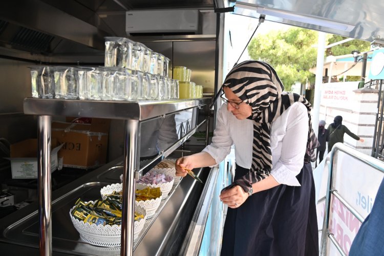 Büyükşehir’den LGS’ye Giren Öğrencilere ve Ailelerine İkram