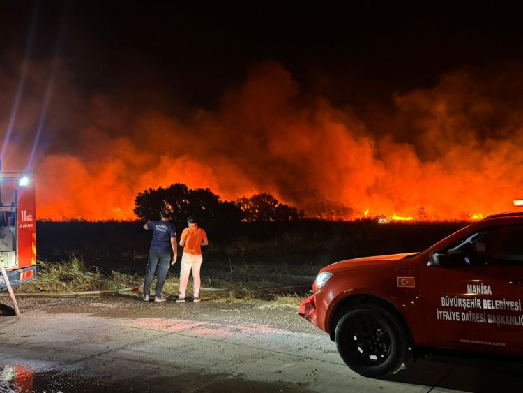 Akhisar'da Korkutan Yangın Kontrol Altına Alındı