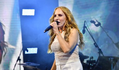 Sertab Erener Akhisarlılara Unutulmaz Bir Gece Yaşattı