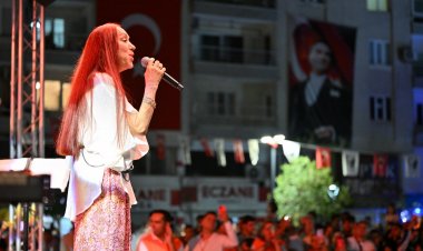 Saruhanlı’da Leman Sam’lı Kurtuluş Coşkusu