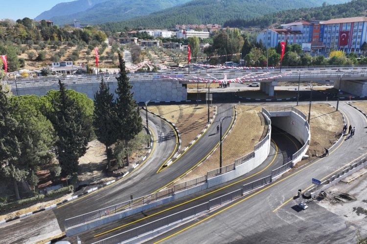 Manisa Ulaşımına Yeni Bir Nefes: Cumhuriyet Kavşağı Açıldı