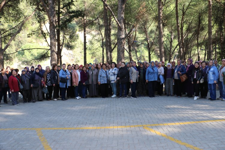 Gölmarmara’dan Gelen 98 Kişilik Kadın Kafilesi Manisa’yı Gezdi