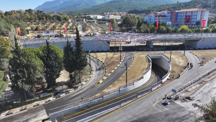 Manisa Ulaşımına Yeni Bir Nefes: Cumhuriyet Kavşağı Açıldı