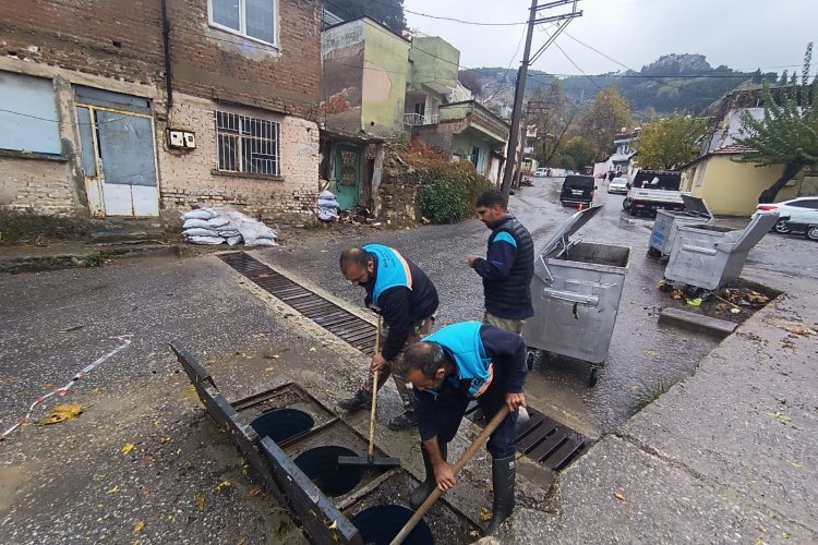 Büyükşehir ve MASKİ Ekipleri Şiddetli Yağış ve Fırtınaya Karşı Sahada