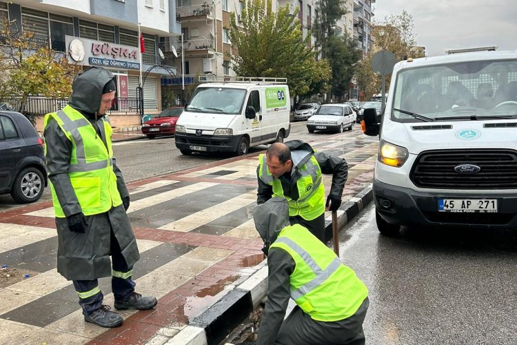 Manisa Büyükşehir ve MASKİ Ekipleri Yağışta Sahadaydı