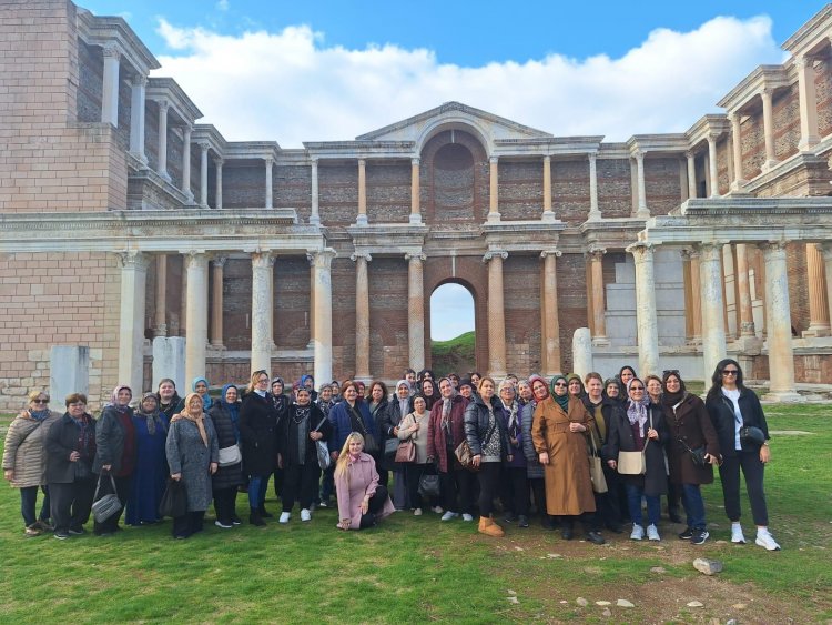 Manisalı Kadınlar Salihli İlçesindeki Güzellikleri Keşfetti