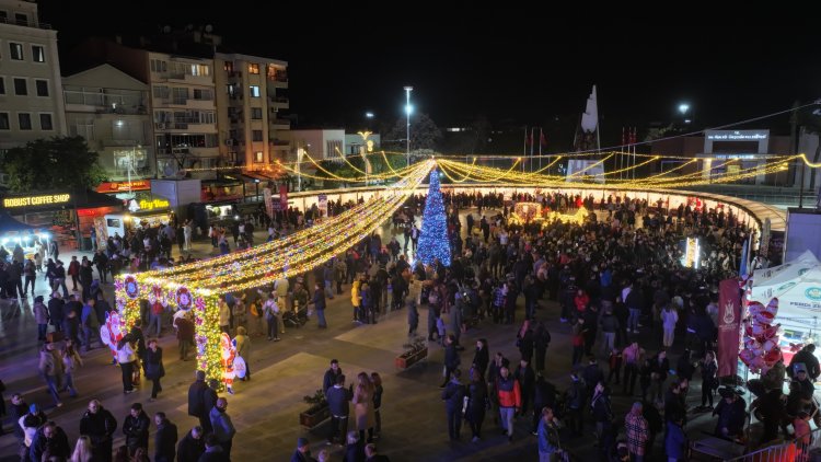 MANİSA’NIN İLK KEZ KURULAN ‘YENİ YIL PANAYIRI’ COŞKUYLA AÇILDI