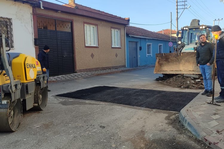 Manisa Büyükşehir Belediyesi Akhisar’daki Yol Bozukluklarını Onarıyor