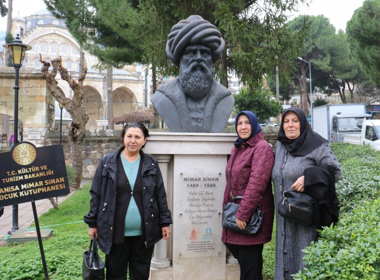 Saruhanlılı Kadınlar Manisa’yı Adım Adım Gezdi