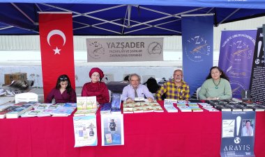 Yazarlar ve şairler Derneği 5. İzmir kitap fuarında