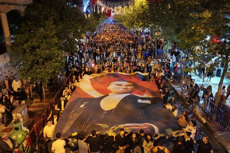 Binlerce Manisalı Festival kortejinde buluştu