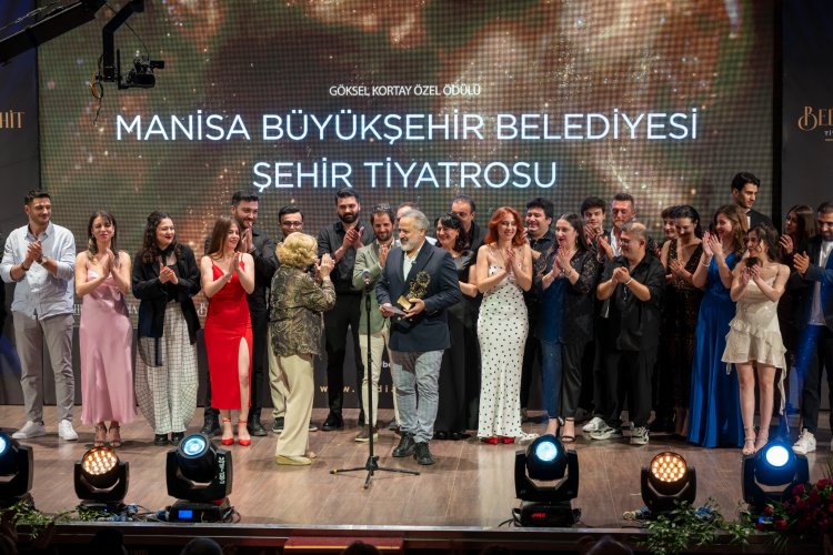 Bedia Muvahhit Tiyatro Ödülleri’nde Manisa Büyükşehir’e Büyük Onur