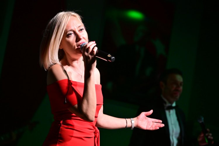 Büyükşehir Belediyesi Pop Orkestrası İlk Konserini Verdi
