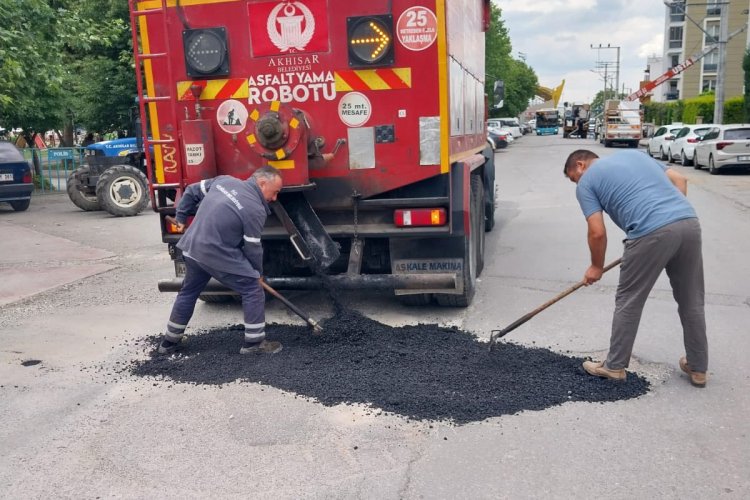 AKHİSAR BELEDİYESİ ASFALT ÇALIŞMALARINA TAM GAZ DEVAM EDİYOR