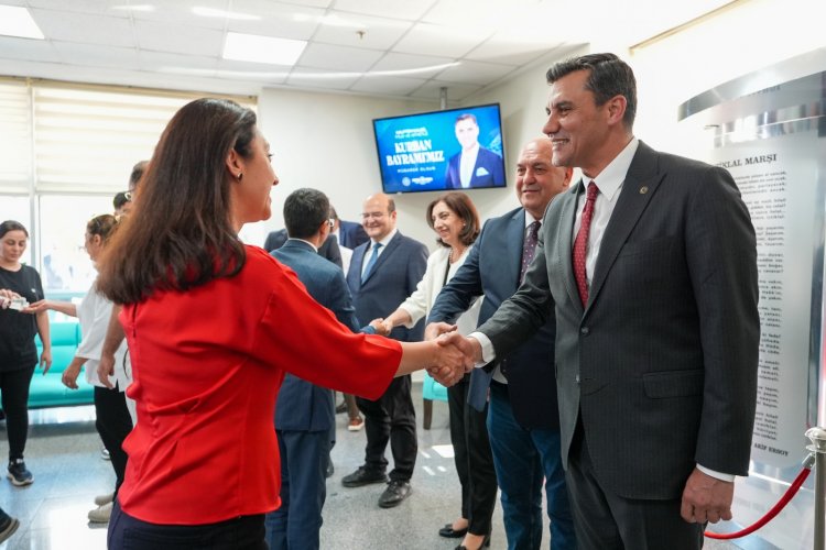 Başkan Zeyrek, Belediye Çalışanlarıyla Bayramlaştı
