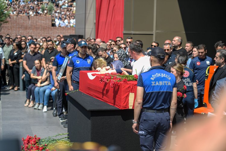 Manisa, Başkan Ferdi Zeyrek’e Gözyaşlarıyla Veda Etti