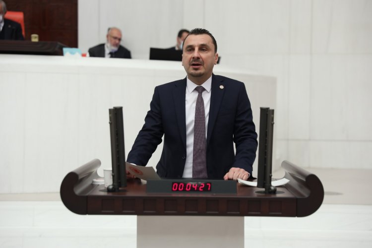 CHP’Lİ BAŞEVİRGEN: “EMEKLİ OLMAK ALMANYA’DA HUZURUN, TÜRKİYE’DE HAYATTA KALMA MÜCADELESİNİN ADI OLDU”