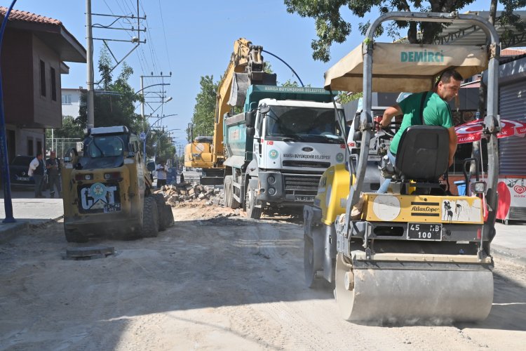 Büyükşehir Altyapısı Tamamlanan Mahallelerde Asfalt Çalışmalarını Sürdürüyor