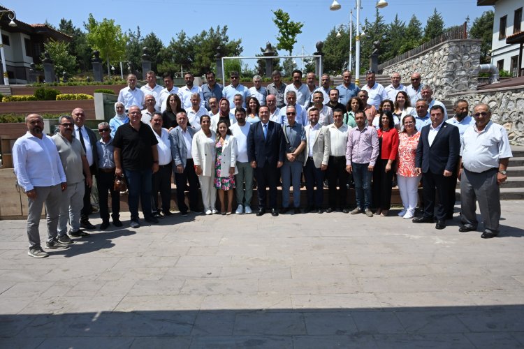 Başkan Dutlulu Muhtarlarla Bir Araya Geldi Dutlulu: “Bu şehri iş birliği ile sizlerle ve Manisalılarla birlikte el ele yöneteceğiz”