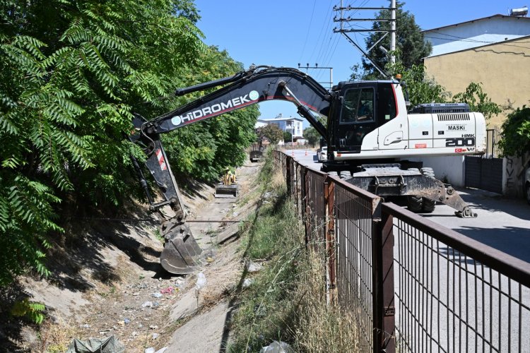 Fevzi Çakmak Mahallesi’nde Sulama Kanalları Temizlendi