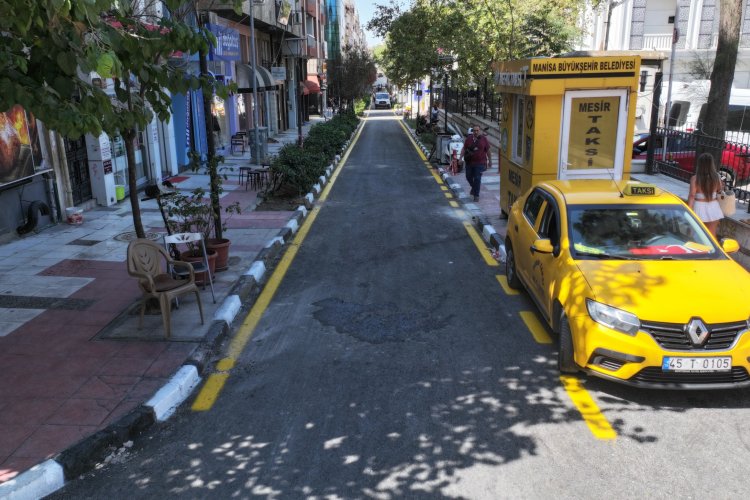 Büyükşehir 15 Yıllık Yolu 750 Ton Asfalt ile Yeniledi