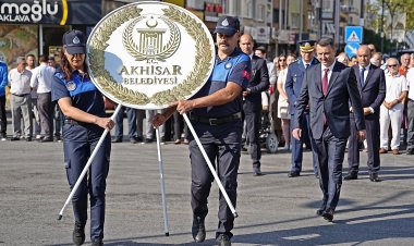 6 Eylül 1922’de gerçekleşen Akhisar’ın düşman işgalinden kurtuluşunun 103. yıldönümü, Milli Egemenlik Meydanı’nda düzenlenen törenle kutlandı.