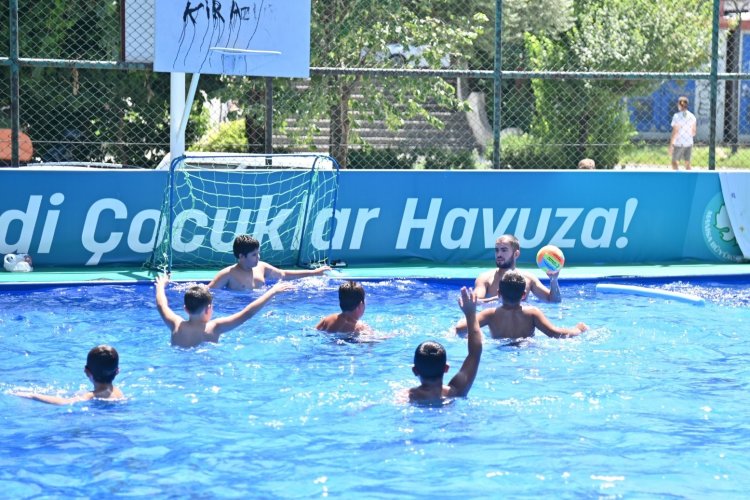 6 Binden Fazla Öğrenci Yazı Havuzlarda Geçirdi