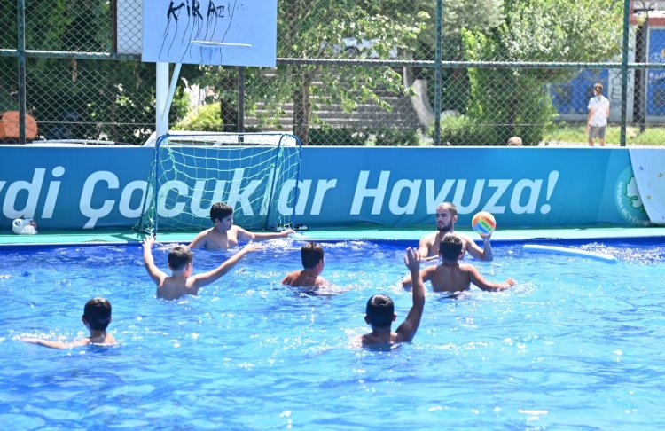 6 Binden Fazla Öğrenci Yazı Havuzlarda Geçirdi