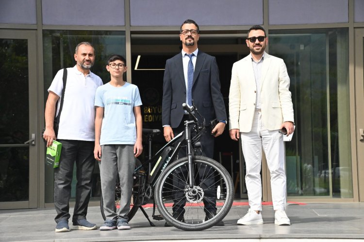 ‘Adımla Manisa’ Projesinde Elektrikli Bisikletler Sahiplerini Buldu