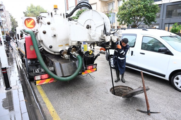 Büyükşehir ve MASKİ Ekipleri Yağmur için Sahada