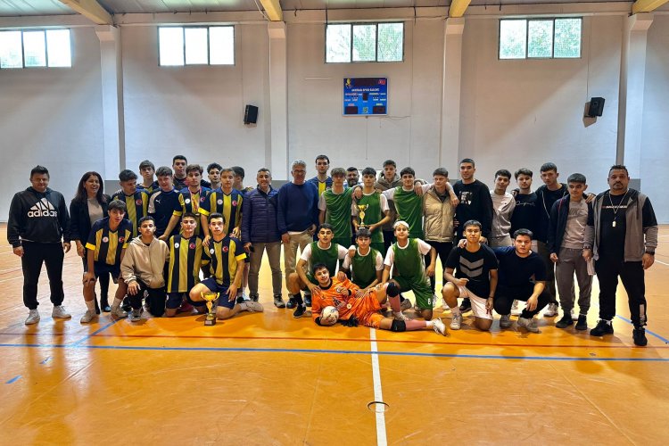 29 Ekim Cumhuriyet Bayramı Genç&Yıldız Erkekler Futsal Müsabakaları sona erdi.