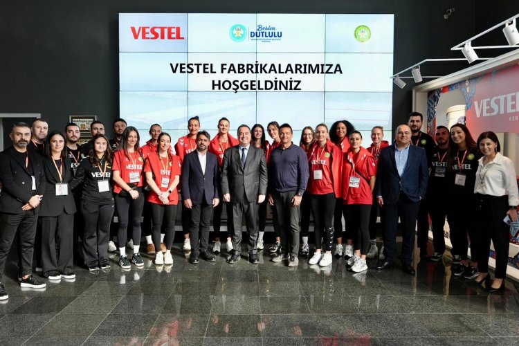 Başkan Besim Dutlulu ve Kadın Voleybol Takımından Vestel’e Ziyaret