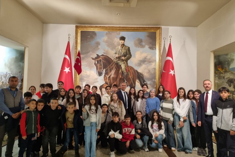 NAMIK OĞUL ORTAOKULU ANITKABİR’DE RESMİ TÖREN DÜZENLEDİ