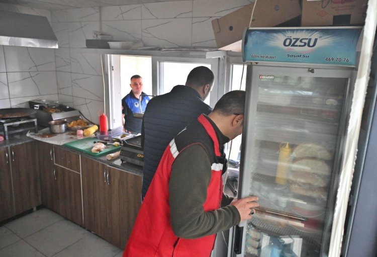 Büyükşehir’den Okul Önlerinde Seyyar Satıcı Denetimi