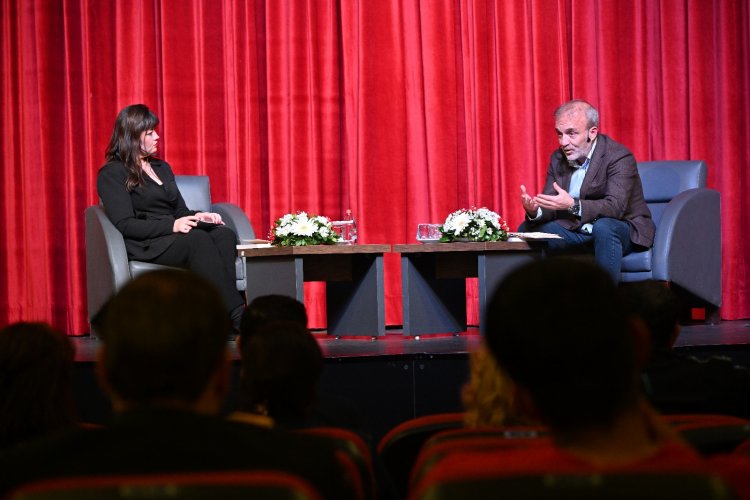 Gazeteci Yavuz Oğhan Manisalılarla Buluştu