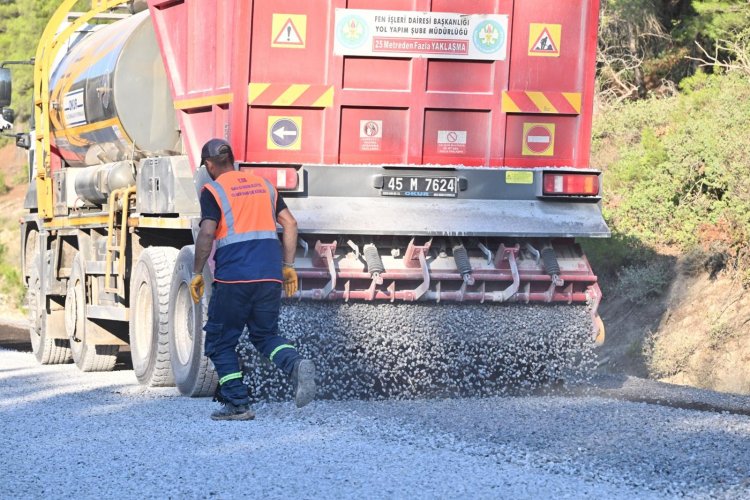 Kırkağaç’ın Yolları Güzelleşiyor