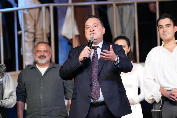 Başkan Dutlulu, "Romeo ve Juliet" Gösterisini Manisalılarla Birlikte İzledi