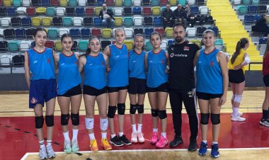 Akhisar Gençlik Spor'dan Voleybolda Büyük Çıkartma: Milli Takım seçmelerine 7 pırıl pırıl sporcuyla katıldılar.