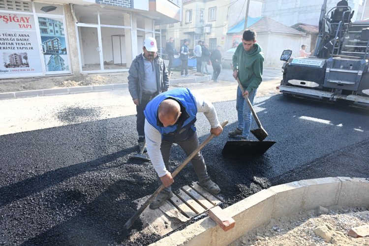 Ahmetli Cami Caddesi’nde Asfalt Çalışmaları Başladı