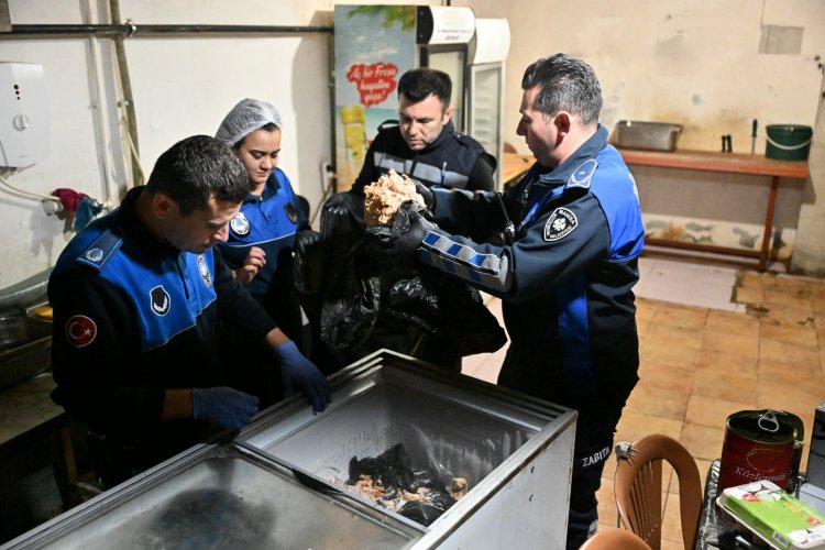 Büyükşehir Zabıta Ekiplerinden Gıda Denetimi: Hijyen Kurallarına Uymayan İşletme Mühürlendi