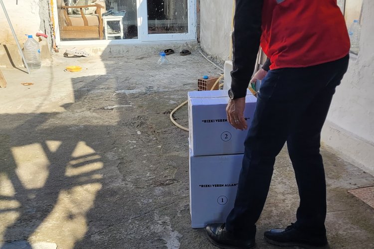 KIZILAY AKHİSAR ŞUBESİNDEN 90 AİLEYE  GIDA KOLİSİ YARDIMI