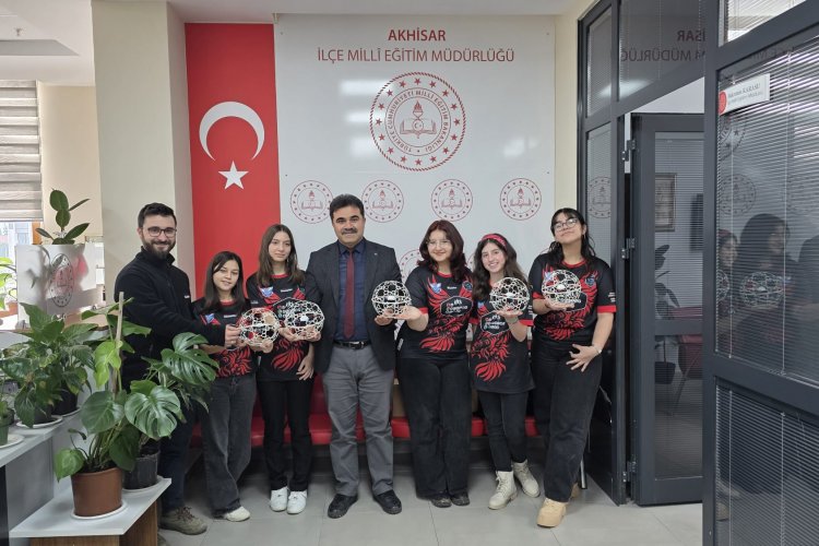 Manisa’nın ilk Drone Futbol Takımı olan Akhisar Kendin Yap Atölyesi Drone Futbol Takımı, büyük sahneye çıkmaya hazır!